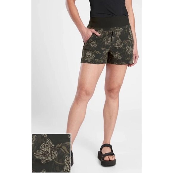 Athleta Printed Trekkie North Short Terra Firma Olive Green‎ Size 2 657667 $69 - Picture 1 of 12